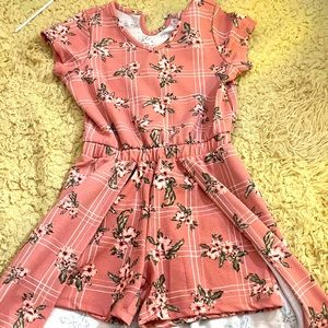 Romper dress, materials little rough, not stretchy, in good condition